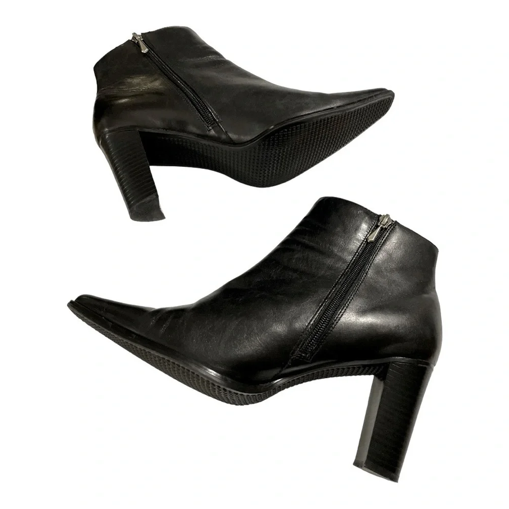 WHITE MOUNTAIN BLACK LEATHER ANKLE BOOTS size 9.5